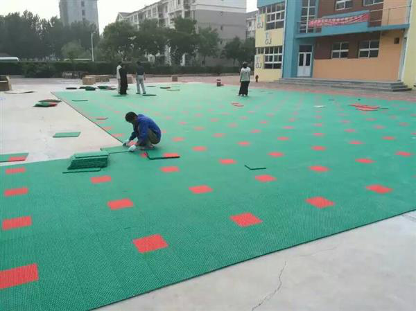 悬浮式拼装地板