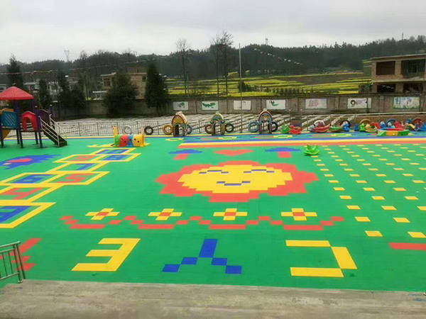 悬浮式拼装地板